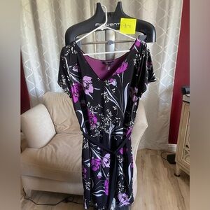 WHBM Reversible Short Sleeve Dress,floral w/stretch - 2 dresses in one w/Belt